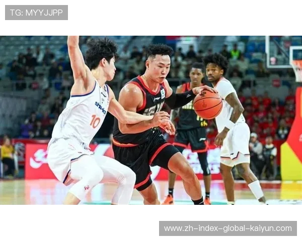 贺希宁无球跑动牵扯防守 为队友创造进攻空间